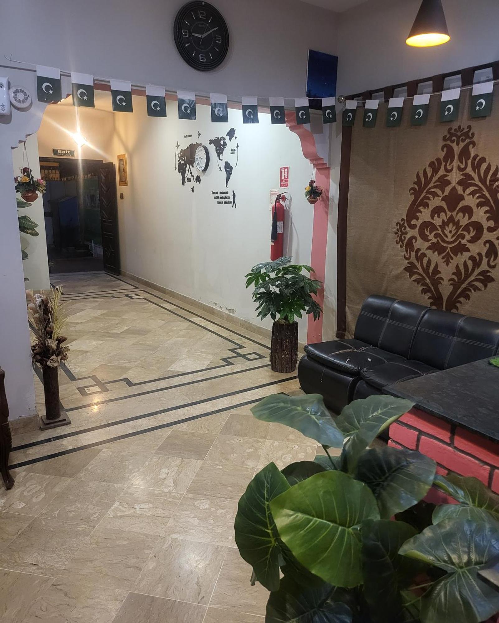 Seaview Lodge Guest House Karachi Esterno foto